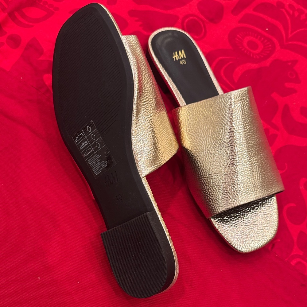 H&M Shimmering silver Slide Sandals Women’s size 40 or 8 1/2 NEW never worn - Picture 2 of 6